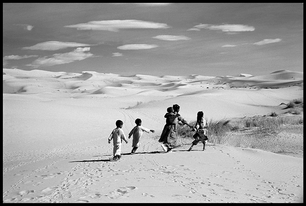 familia-dunas-desierto-jordi-garcia